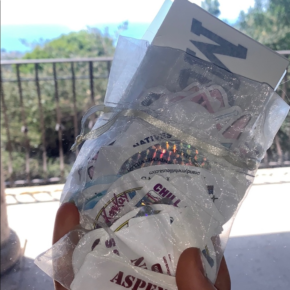 Brandy Melville Sticket pack